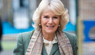 "Biju tik dusmīga." Karaliene Kamilla pirmo reizi publiski runā par pusaudža gados piedzīvotu uzbrukumu