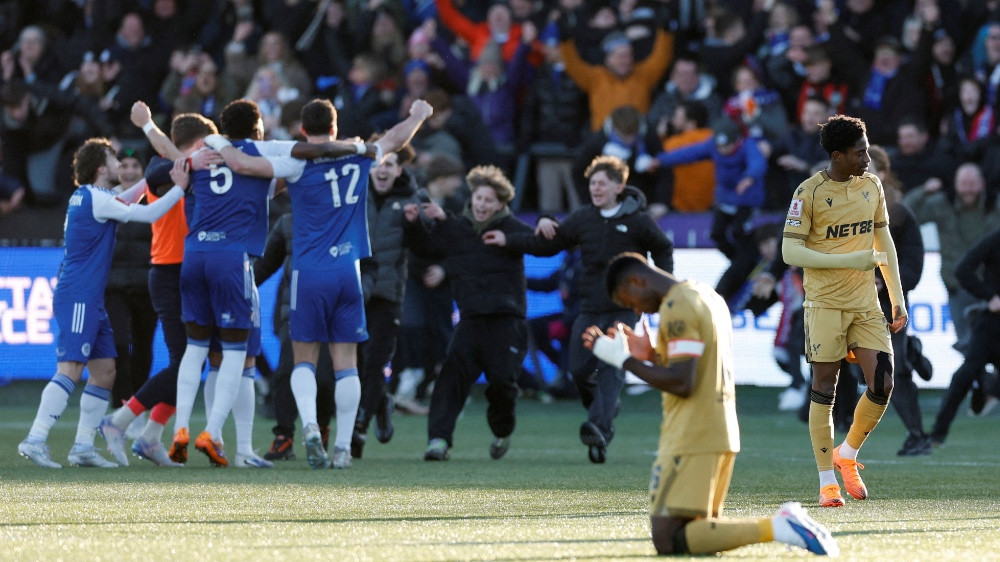 Anglijas kausā gadsimta sensācija – amatieri izsit pagājušās sezonas čempionus – Futbols – Sportacentrs.com