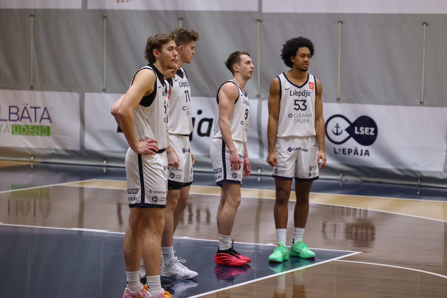 Liepājniekiem beidzot izdodas uzvarēt, "Ogres" leģionāram jaudīgs "double-double" - Sportazinas.com