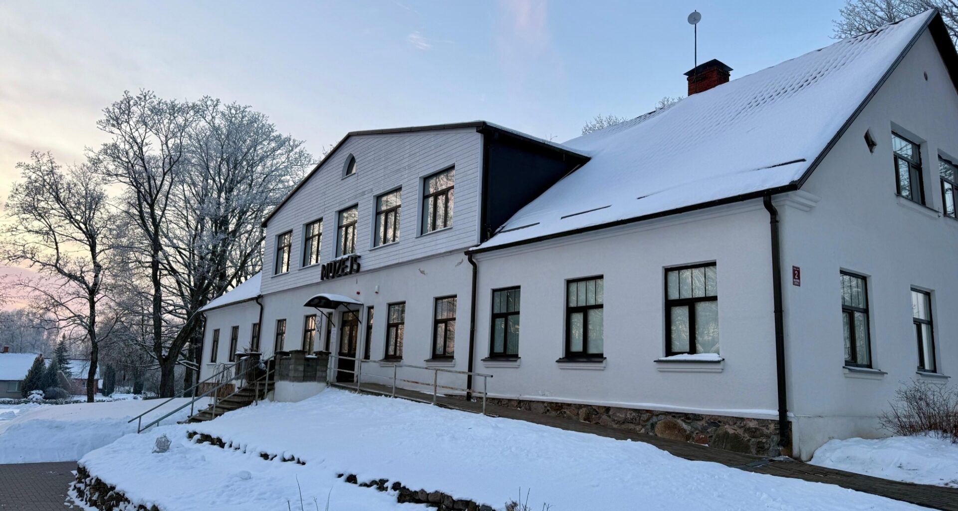 Paula Stradiņa tuvinieki Viesītē godā profesora piemiņu un atbalsta muzeju / Jēkabpils Laiks: Jēkabpils ziņas