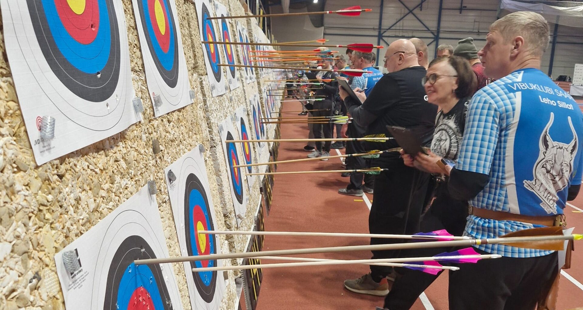 Piedāvā iespēju iepazīties ar loka šaušanu