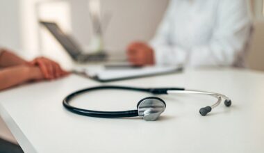 Lai izskaustu dzemdes kakla vēzi, speciālisti mudina vakcinēties pret papilomas vīrusu / LR1 / / Latvijas Radio