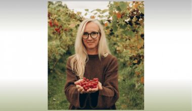 "Mazburku" saimniece Gunta Niedra - no skolotājas par bioloģisko vīnogu audzētāju / LR1 / / Latvijas Radio