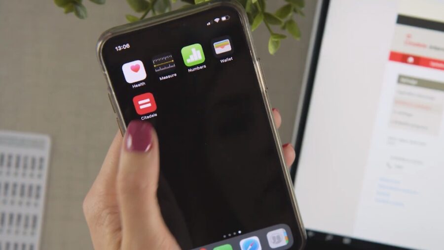 Nāksies skaidroties bankā: viena neapdomīga frāze maksājuma mērķī var iesaldēt jūsu kontu