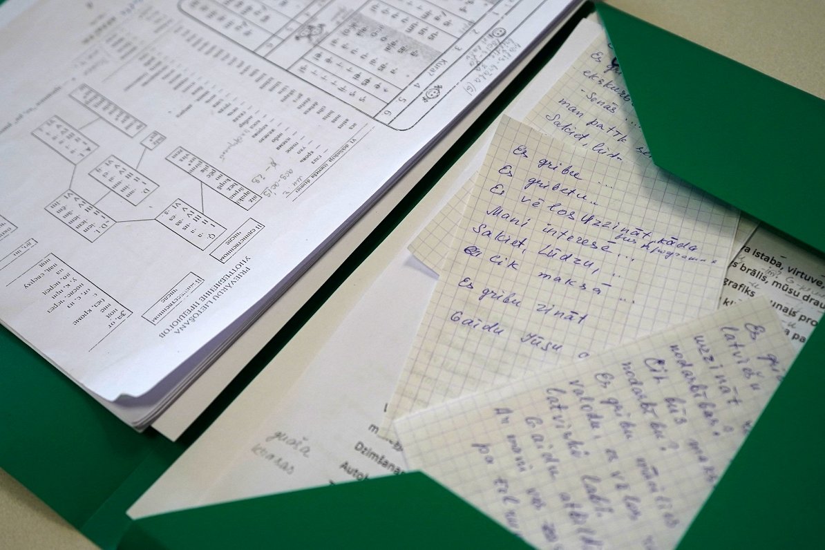 Latvie&scaron;u valodas kursu materiāli.