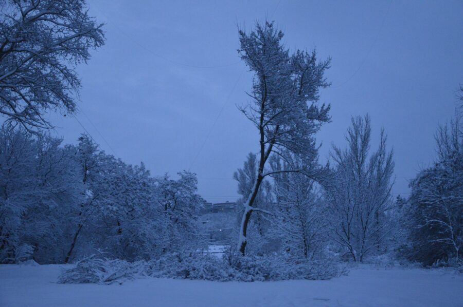 Ciklons ''Anna'', kas pamatīgi sapurināja Zviedriju ir sasniedzis Latviju: sinoptiķi steidz brīdināt cilvēkus