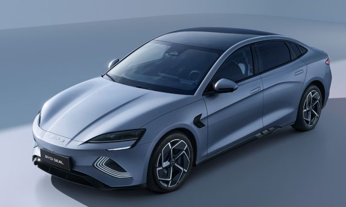 Elektroauto tirgus: Ķīnas BYD kļūst par lielāko ražotāju pasaulē; izaugsmes temps samazinās