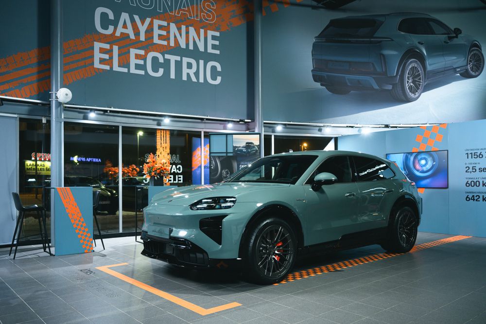Nedaudz vairāk par 109 000 eiro: “Porsche centrā Rīga” pirmo reizi apskatāms jaunais “Cayenne Turbo Electric” (+ FOTO)
