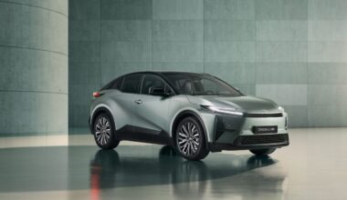 No 45 500 eiro: Latvijā ierodas jaudīgākais Toyota Eiropas modeļu klāsta SUV — jaunais pilnībā elektriskais Toyota C-HR+ (+ FOTO)