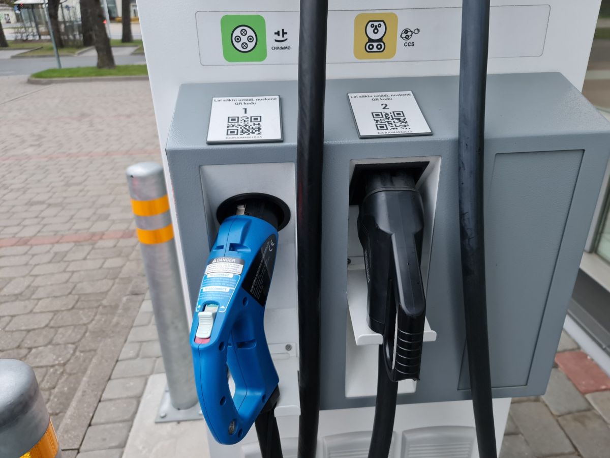 Latvijā reģistrēto jauno elektroauto skaits pērn palielinājies par 27,7%