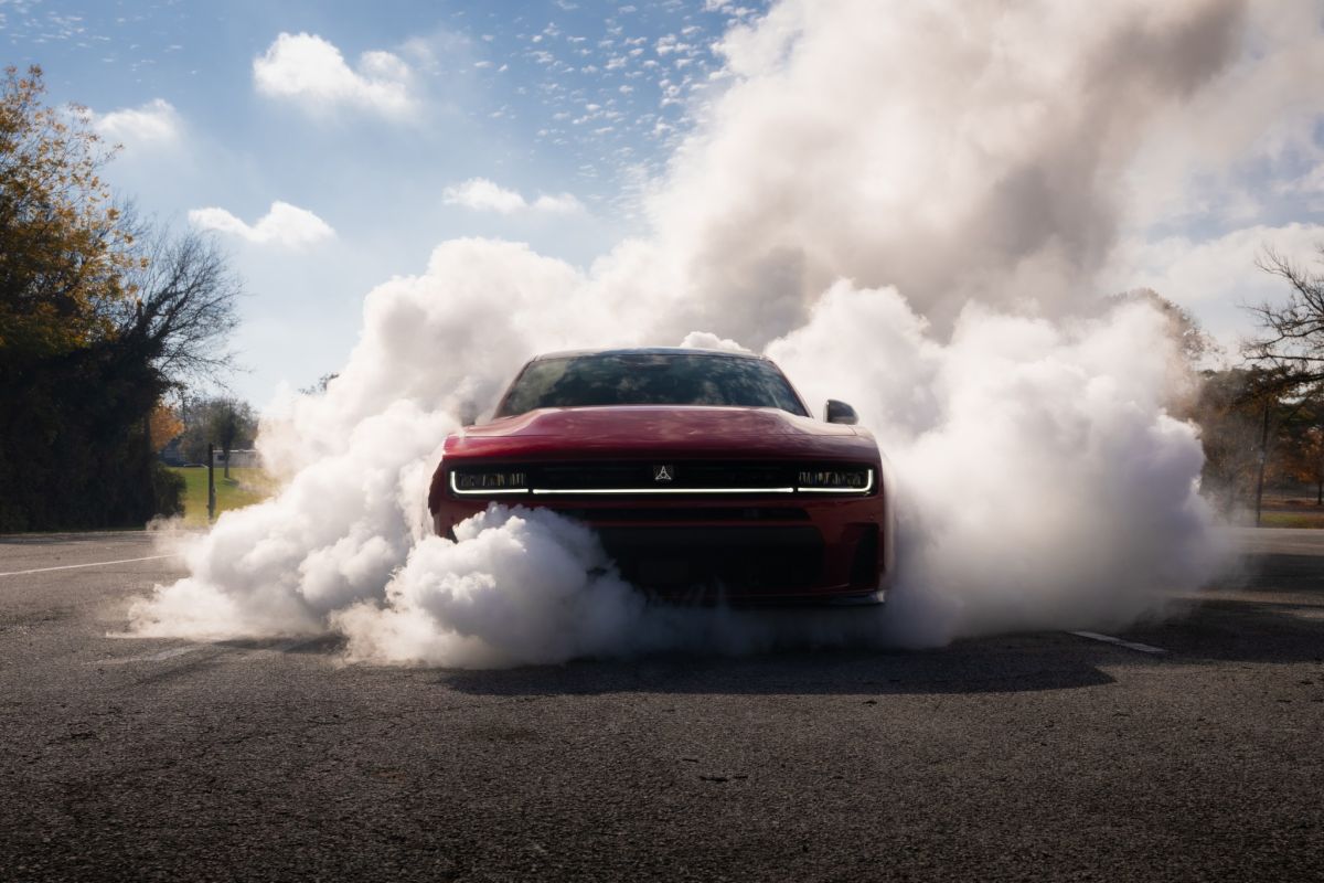 Amerikāņu muskuļauto Dodge Charger arī Eiropai, turklāt ar benzīna motoru