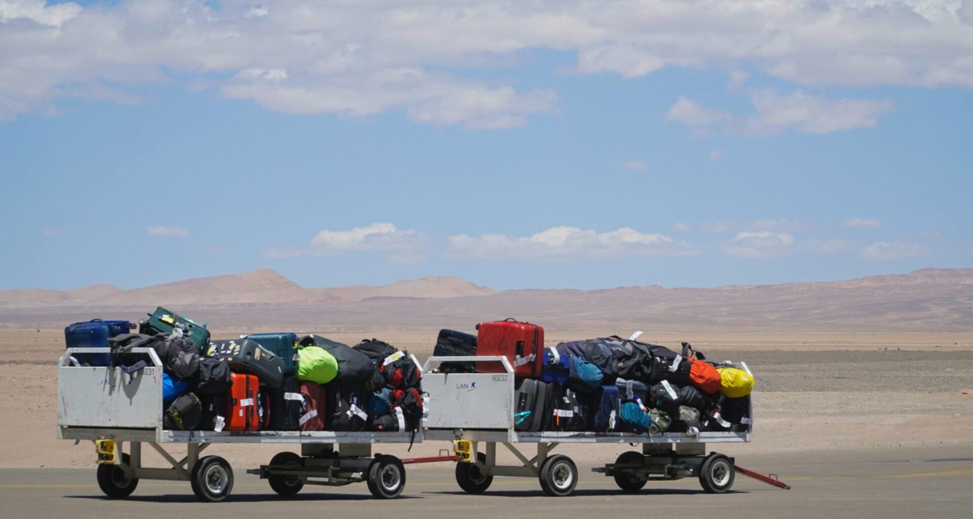 Dosies ceļojumā? Aviokompānijas ievieš stingrākus rokas bagāžas noteikumus; pilots skaidro – kāpēc