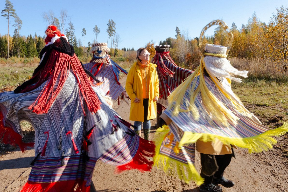 Izrāde "Visi putni skaisti dzied"