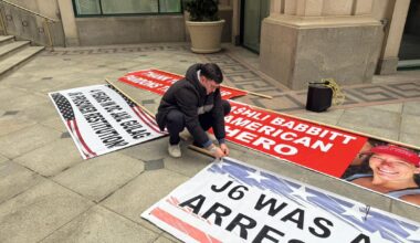 Vašingtonā piemiņas gājienā piedalās ekstrēmistu grupējums / Raksts