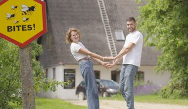 Mūsdienās laukos vairs nav tikai jāraujas ar melnu muti. Biškopju Bergholdu zemes stāsts / Raksts