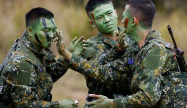 Taivānas armijā iesauktie karavīri piedalās militārās mācībās