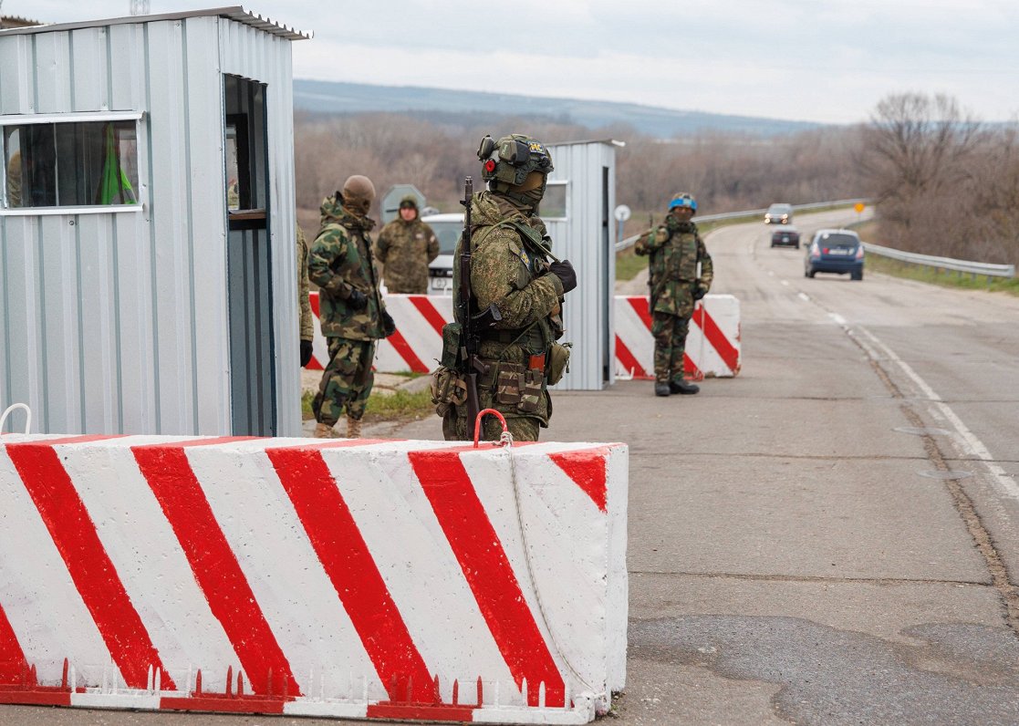 Krievijas karavīri kontroles punktā Piedņestrā