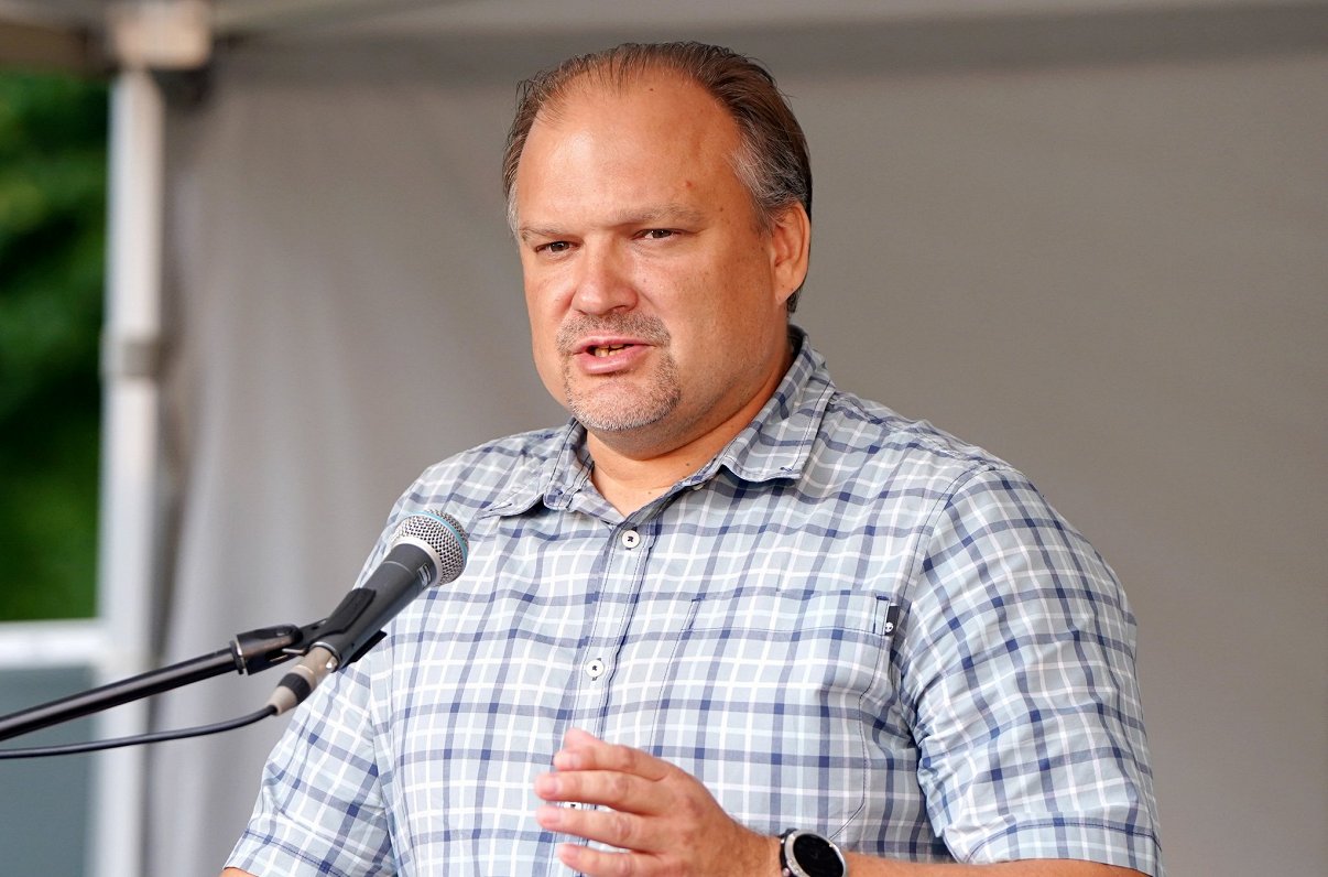 Advokāts Artūrs Zvejsalnieks