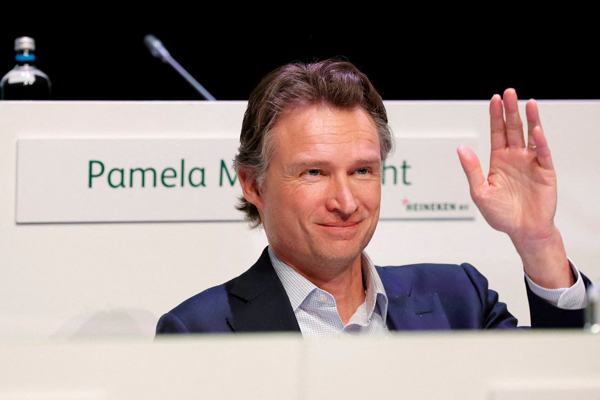 Attēlā Dolfs van den Brinks