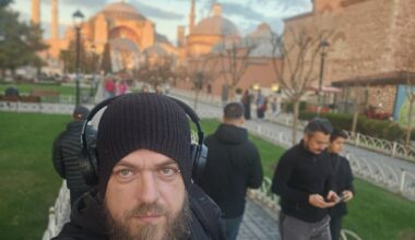 Stambula selfijs pie galvenā Stambulas apskates objekta &ndash; Sofijas katedrāles