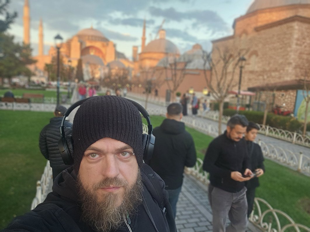 Stambula selfijs pie galvenā Stambulas apskates objekta &ndash; Sofijas katedrāles