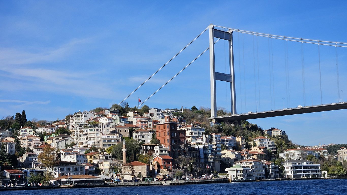 Ekskursija ar kuģi pa Bosfora šaurumu.