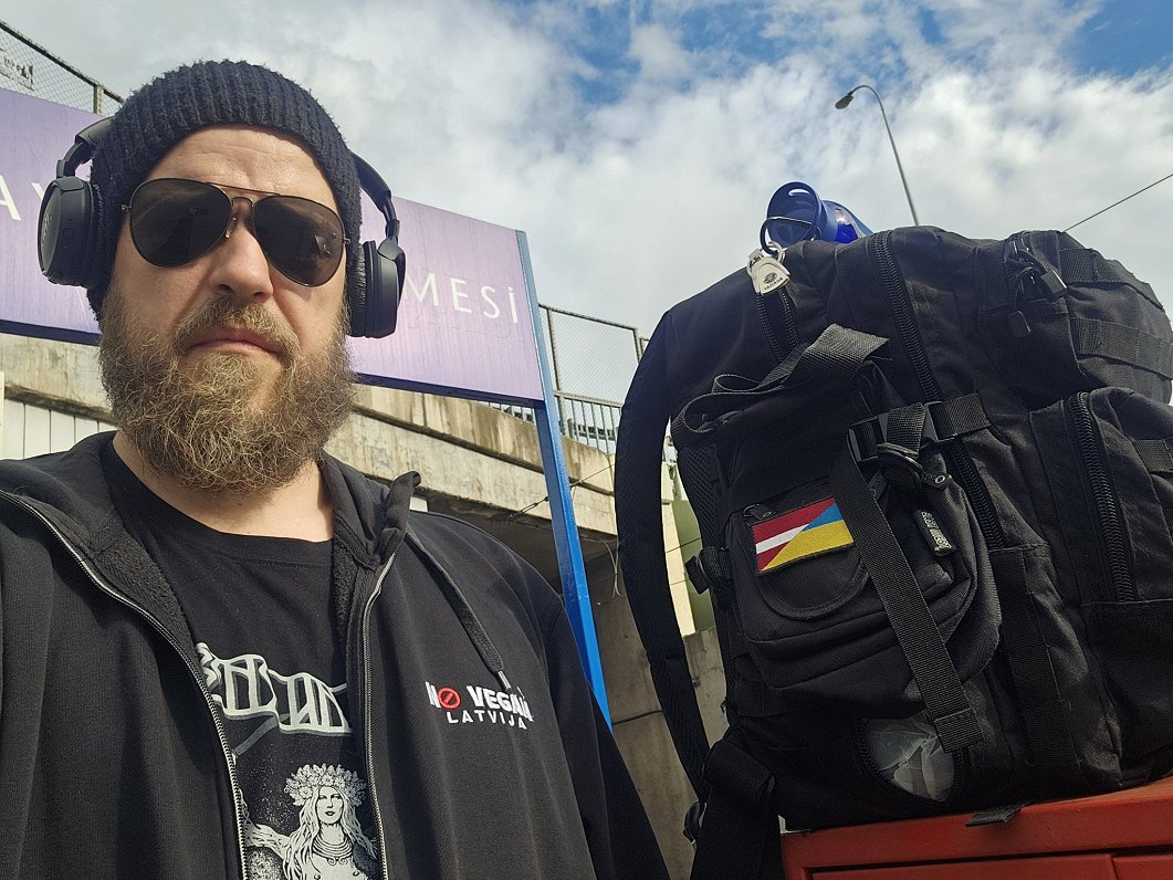 Selfijs pirms izlidošanas no Stambulas uz Kualalumpuru.