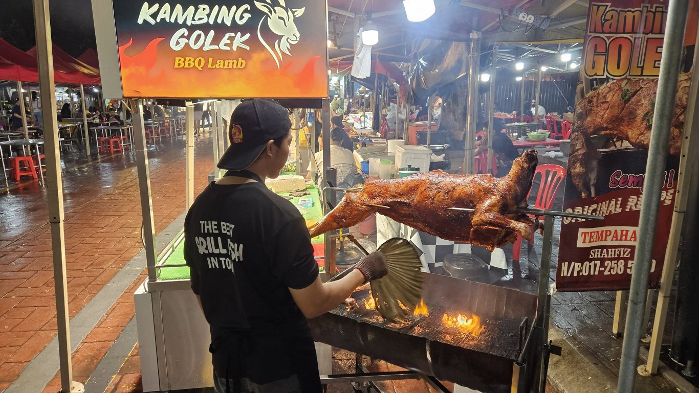 Jalan Alor, eksotiskās Āzijas virtuves iela.