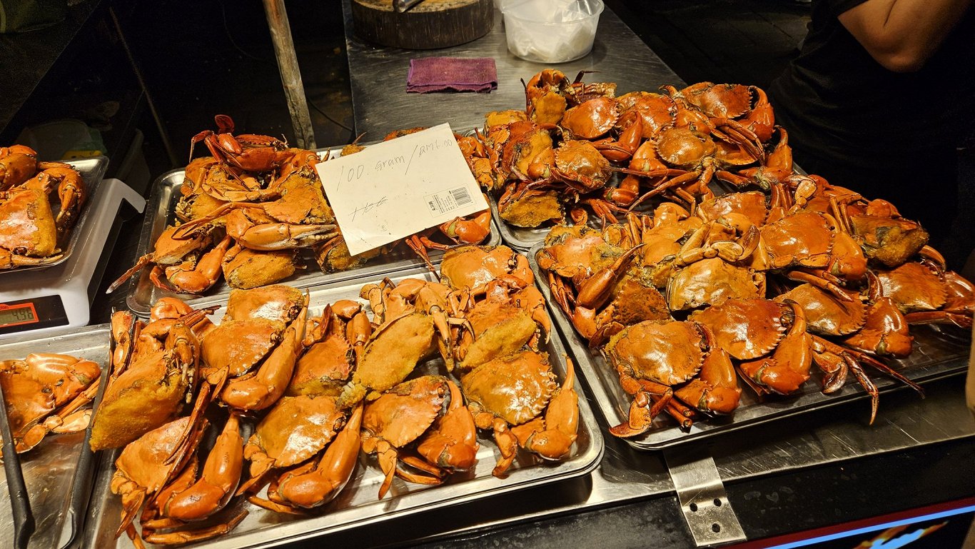 Jalan Alor, eksotiskās Āzijas virtuves iela.