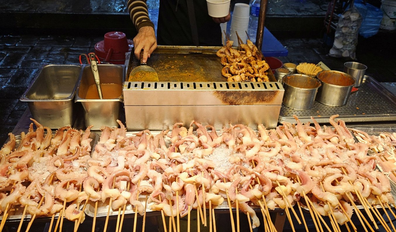 Jalan Alor, eksotiskās Āzijas virtuves iela.