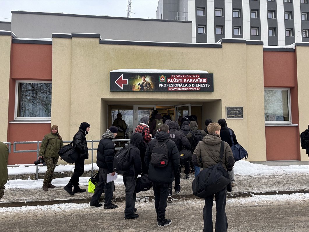 Valsts aizsardzības dienestā sāk dienēt &scaron;ī gada pirmais iesaukums.