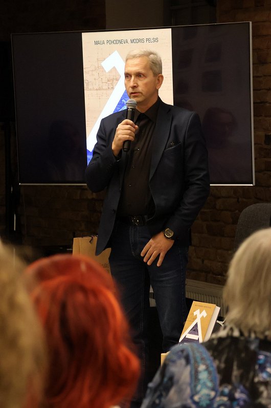 Foto no Maijas Pohodņevas un Modra Pelša grāmatas "Arhitekts" atvēršanas svētkiem