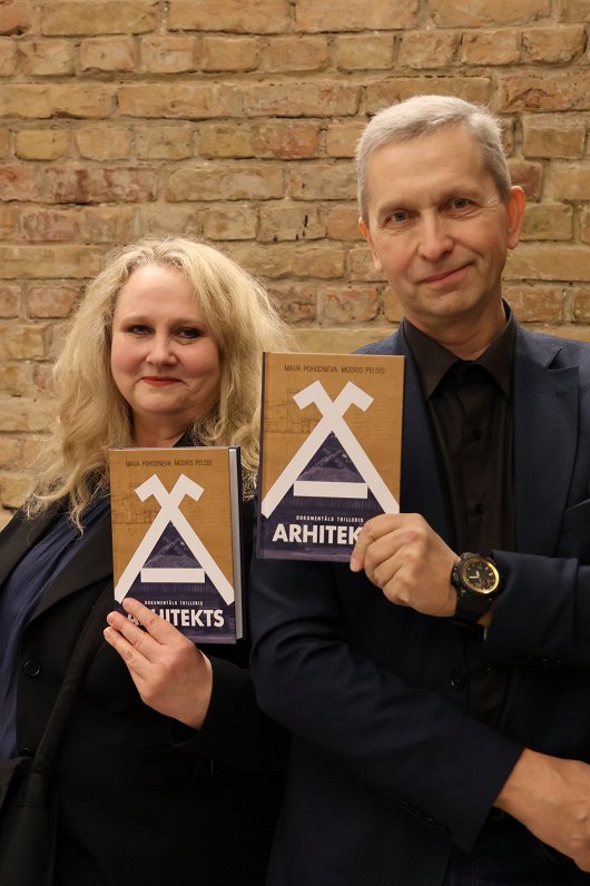 Foto no Maijas Pohodņevas un Modra Pelša grāmatas "Arhitekts" atvēršanas svētkiem