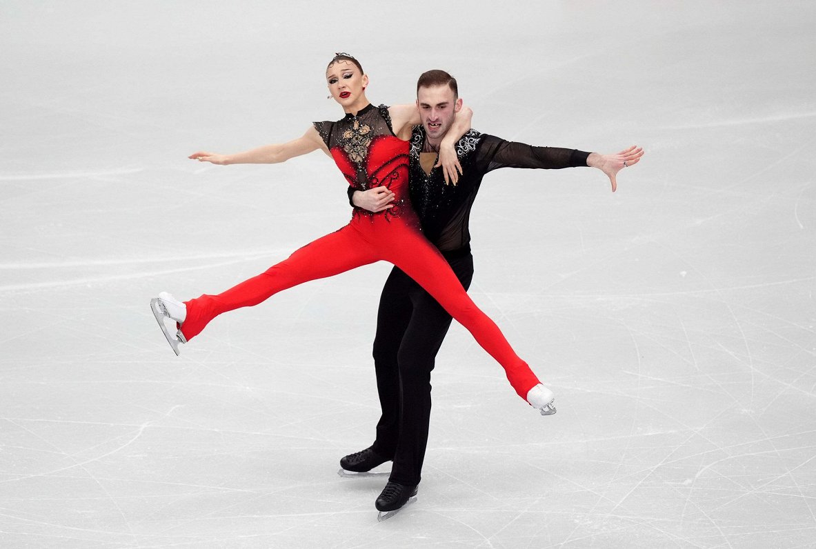 Eiropas čempionātā daiļslidošanā pāriem īsajā programmā ar spilgtu sniegumu izceļas Metelkina un Berulava / Raksts