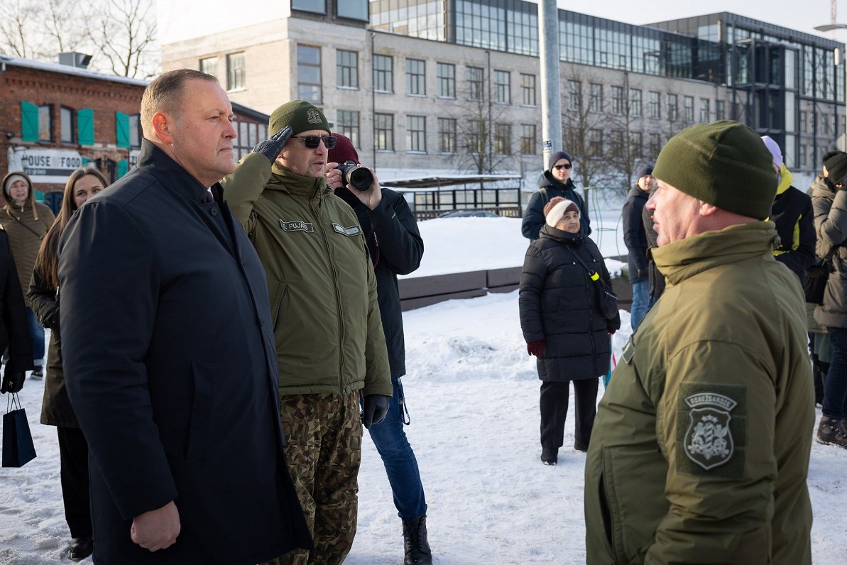 Iekšlietu ministrs Rihards Kozlovskis patruļkuģa "Bārta" pacelšanas ceremonijā
