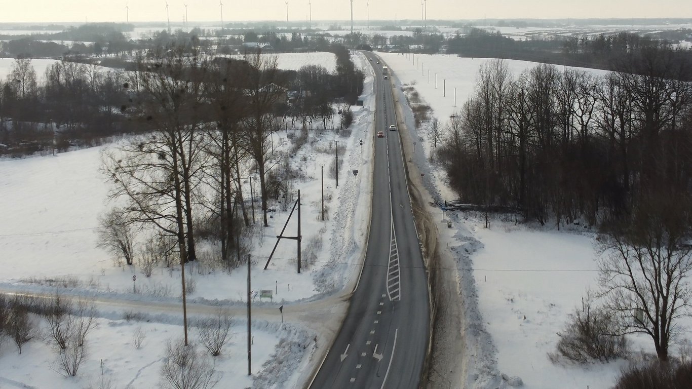 Liepājas šoseju par četru joslu ceļu varētu izbūvēt tikai pēc 10 vai vairāk gadiem / Raksts
