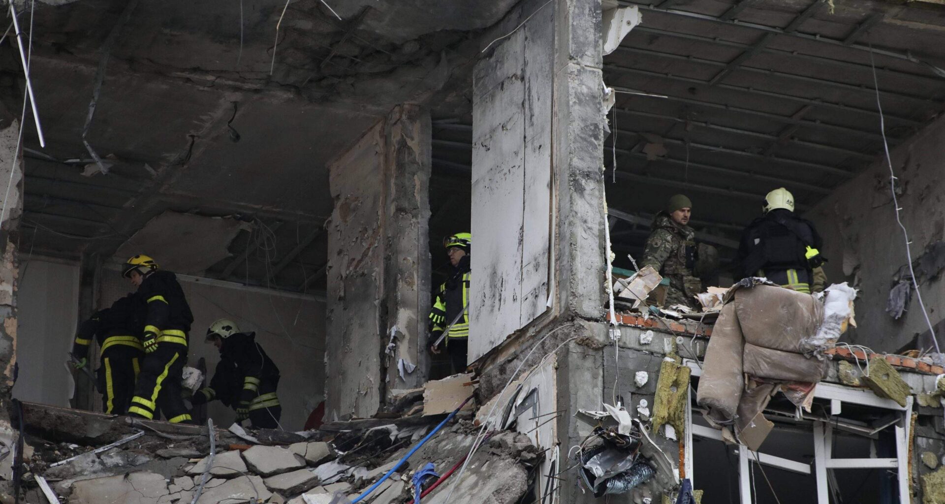 Steidzama evakuācija! Kijivas iedzīvotāji aicināti atstāt pilsētu – iestājusies krīzes situācija