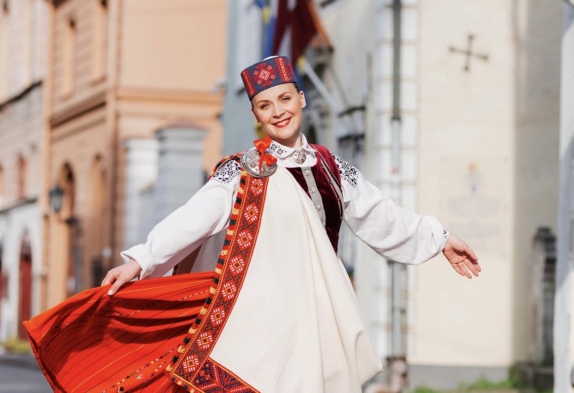 deju svētku virsvadītājas Dagmāras Bārbales jaudas formulas / Raksts