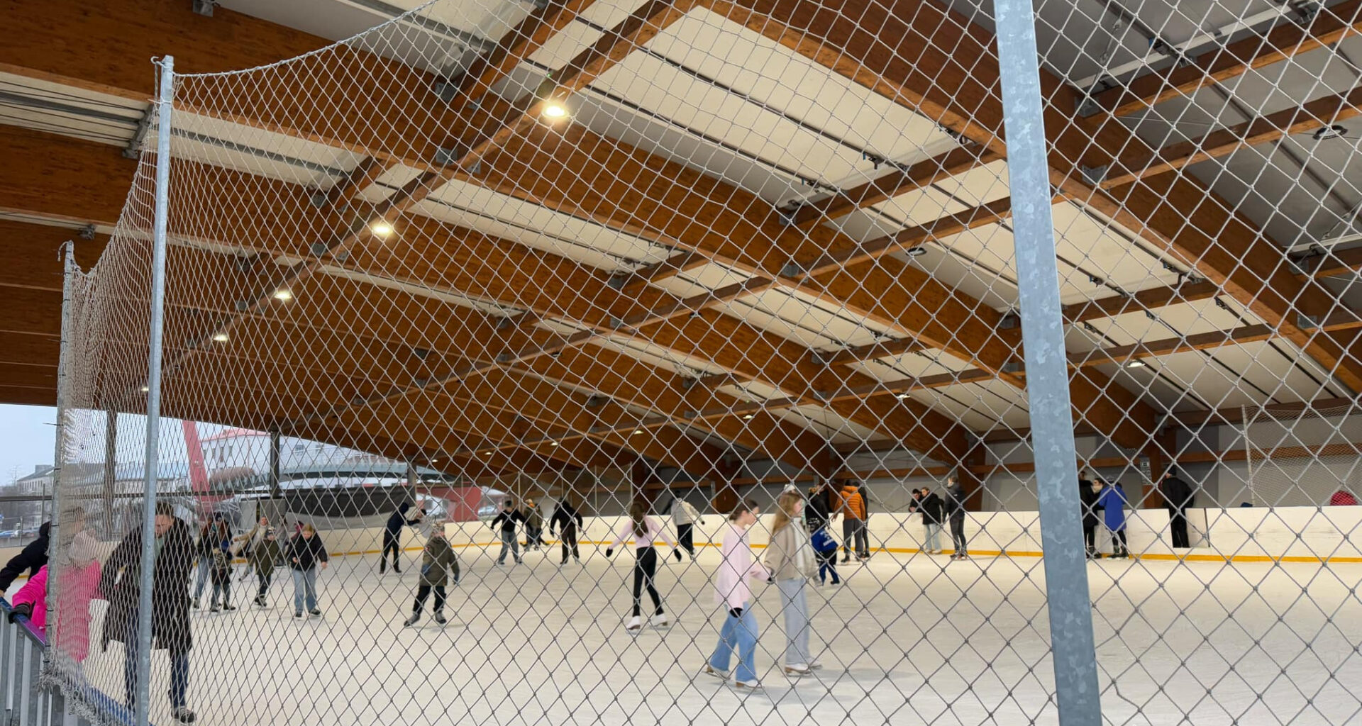 Pasta salas slidotava gaida apmeklētājus