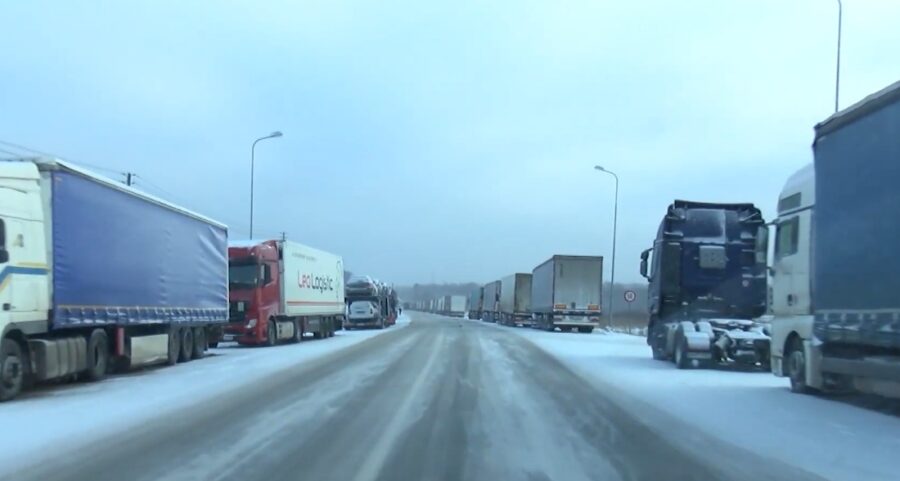 Lietuva plāno stingrākus ierobežojumus Krievijas un Baltkrievijas kravas auto: mērķis – degvielas kontrole