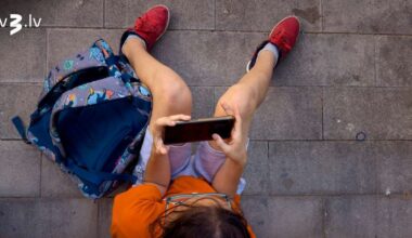 Vai ES aizliegs sociālos tīklus bērniem? Dalībvalstis jau sākušas rīkoties