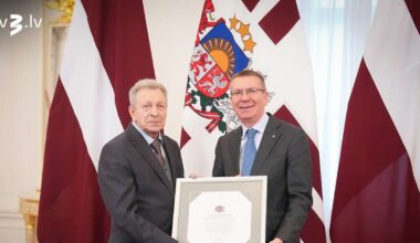 Valsts prezidents sveic jubilejā aktieri Jāni Skani