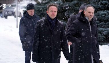 Foto: kolēģi, tuvinieki un talanta cienītāji atvadās no rakstnieces Noras Ikstenas