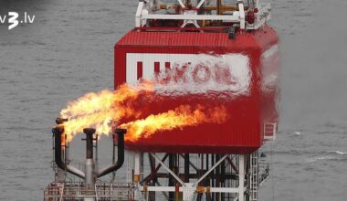 ASV varētu balsot par sankciju paketi valstīm, kas pērk Krievijas naftu