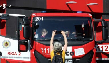 Bērns neapjuka – apturēja garāmbraucējus un ar pieaugušo palīdzību novērsa ugunsnelaimi mājās