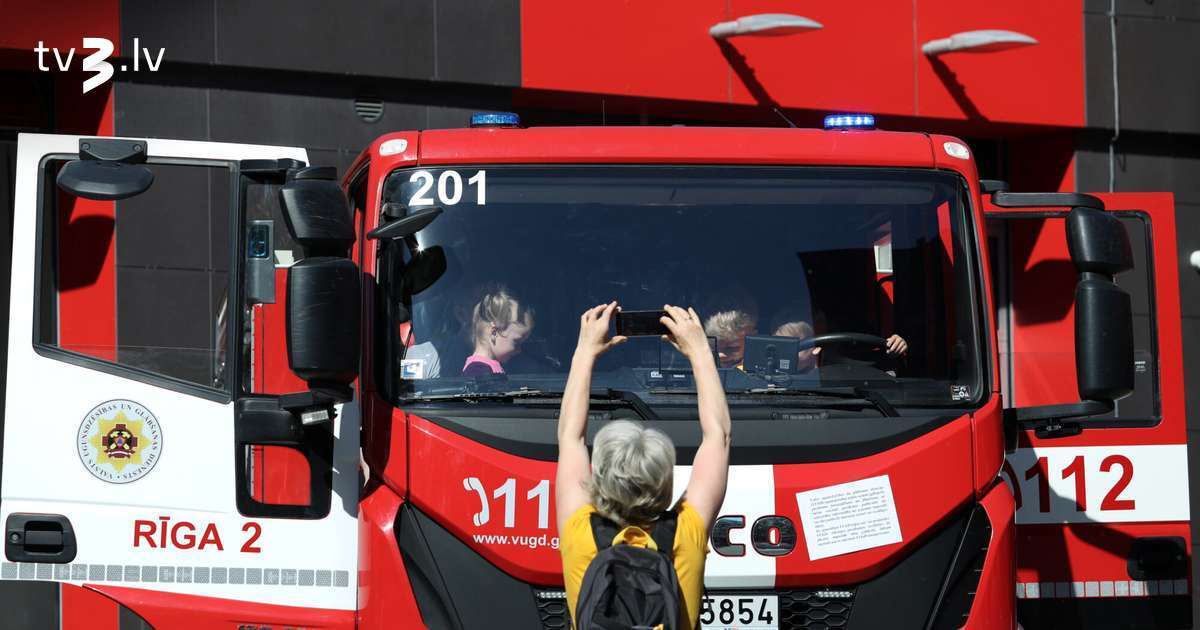 Bērns neapjuka – apturēja garāmbraucējus un ar pieaugušo palīdzību novērsa ugunsnelaimi mājās