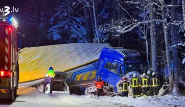 Uz Ventspils šosejas sešu auto sadursmē miruši trīs cilvēki