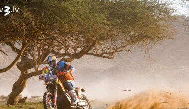 Spānis Kanets ar uzvaru debitē rallijreidā “Dakara” motociklu klasē