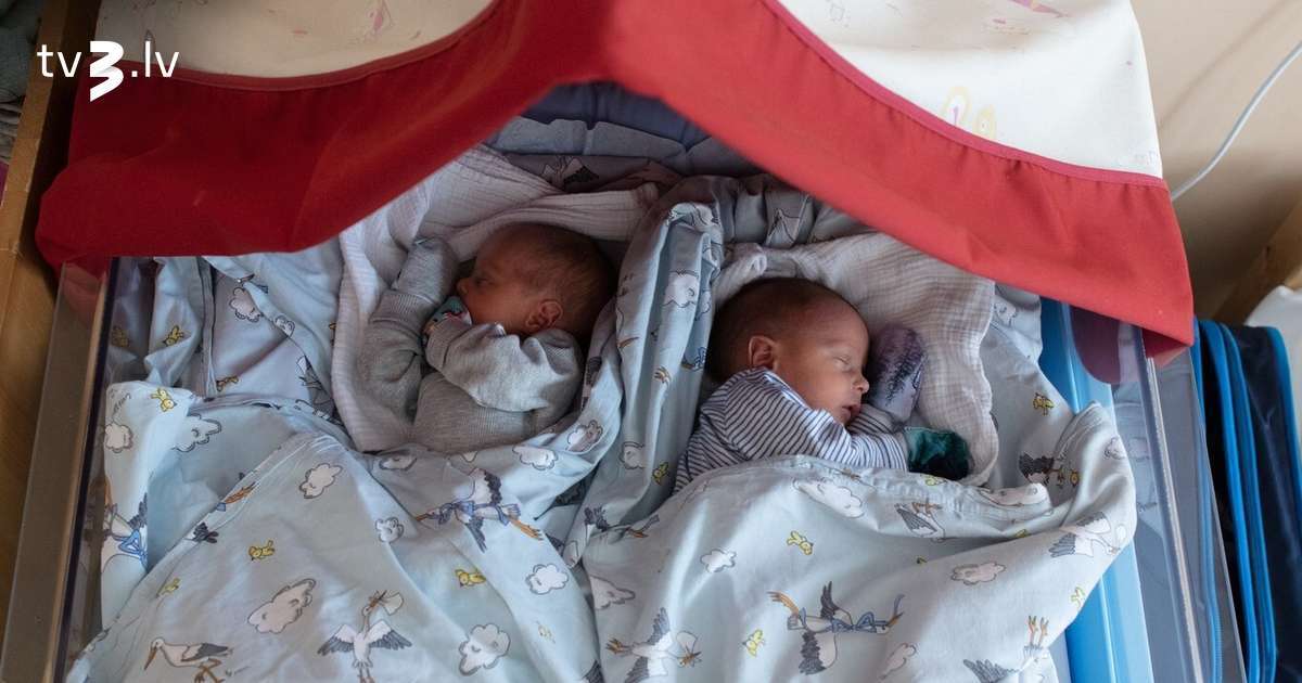 Rīgas dzemdību namā desmit dienu laiku piedzimuši astoņi dvīņu pāri