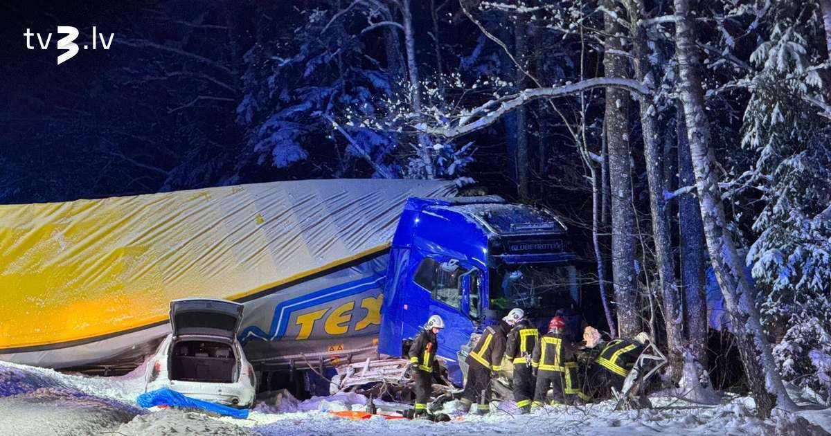 “Toyota” zaudēja kontroli – izskan versijas, kā notika nāvējošā avārija uz Ventspils šosejas